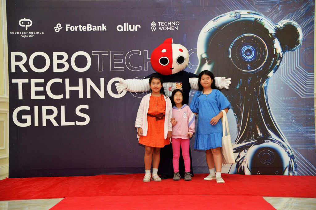 Участницы проекта RoboTechnoGirls
